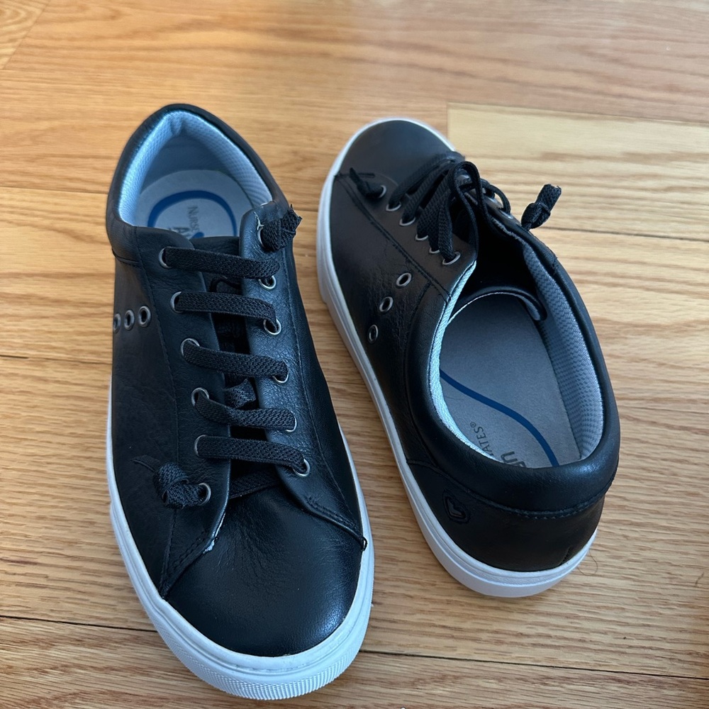 NurseMates Align black tennis sneaker